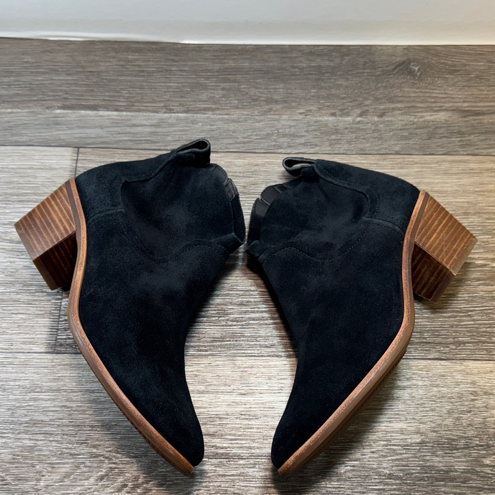 Ugg Black Suede Ankle Boots woman’s size 8.5 (s242)